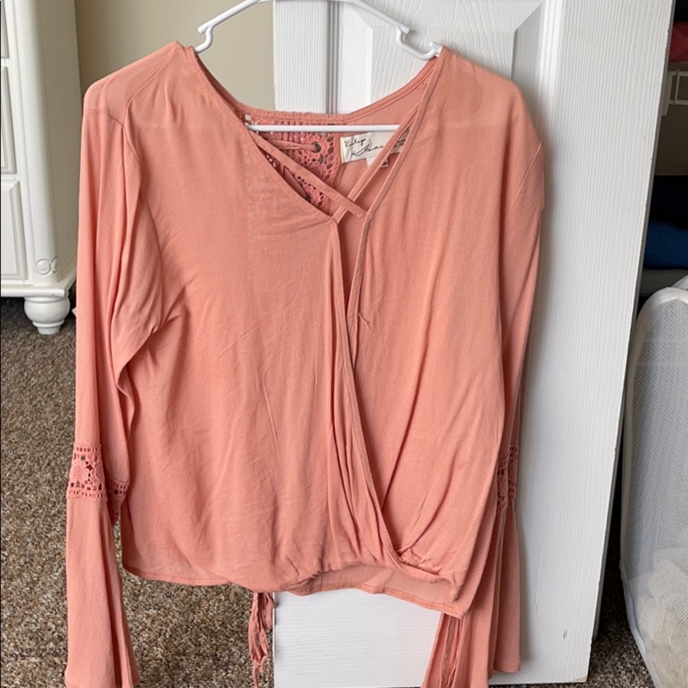 Long bell sleeved shirt